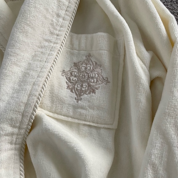 Resort Spa Robe - Picture 3 of 3
